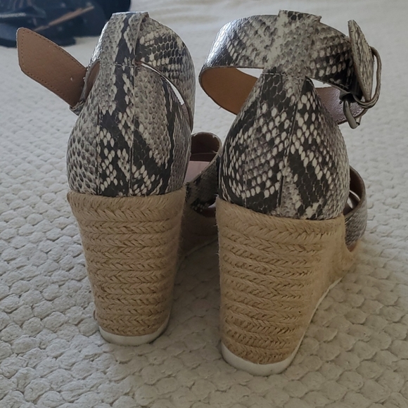 Treasure bond wedges - Picture 2 of 4